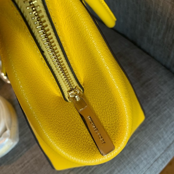 Yellow Michael Kors purse. - Picture 4 of 10
